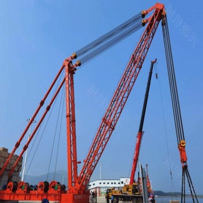 500噸桅桿式起重機(jī)順利通過載荷試驗(yàn)